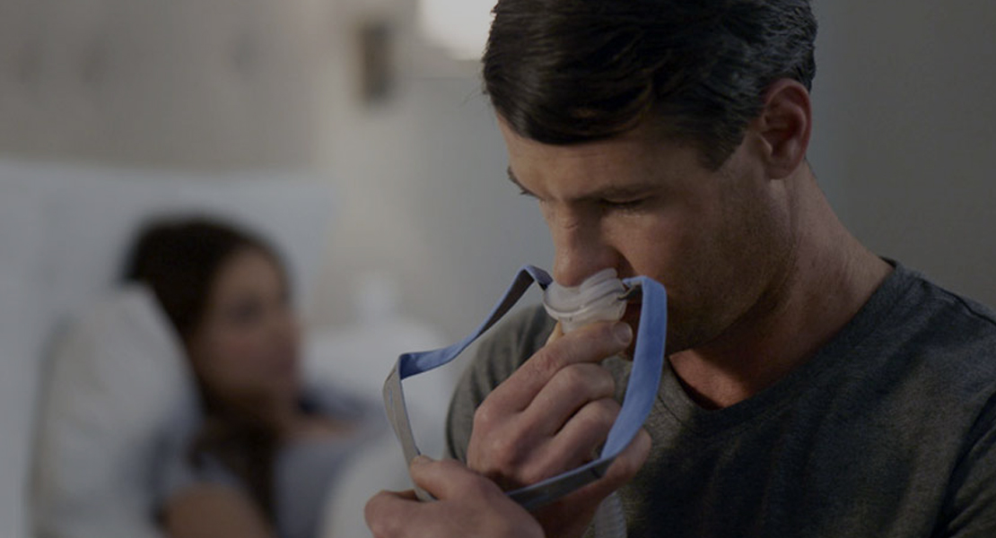A man uses a CPAP device.